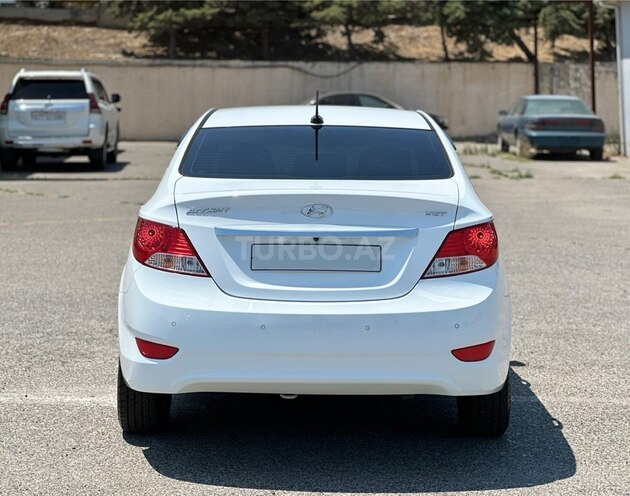 Hyundai Accent-7