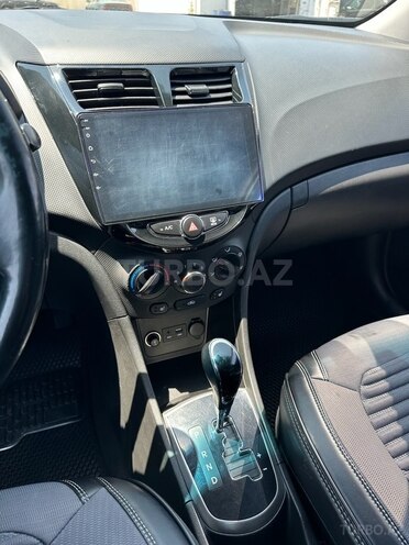 Hyundai Accent-13