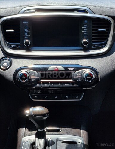 Kia Sorento-16