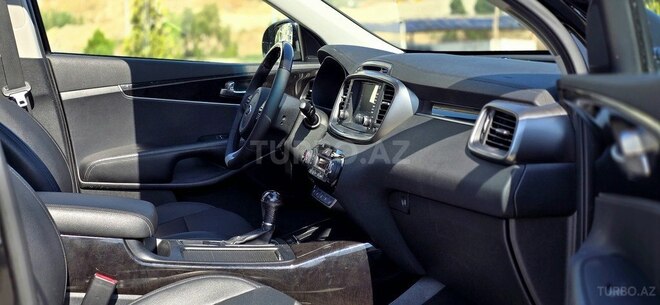 Kia Sorento-12