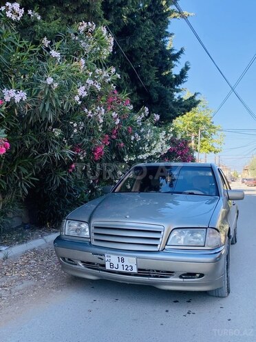 Mercedes C 230 1999, 321,000 km - 2.3 l - Bakı