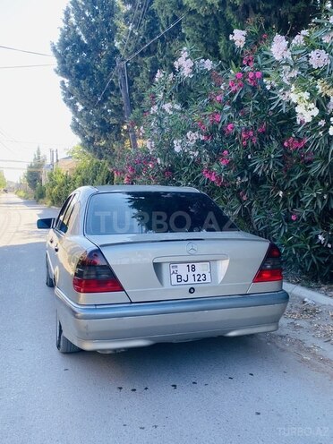 Mercedes C 230 1999, 321,000 km - 2.3 l - Bakı