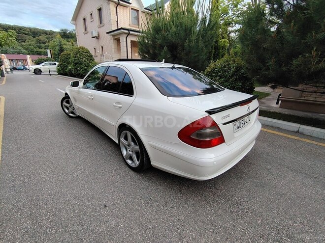 Mercedes E 280-11