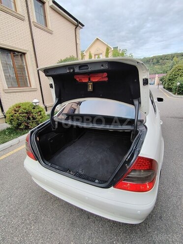Mercedes E 280-8