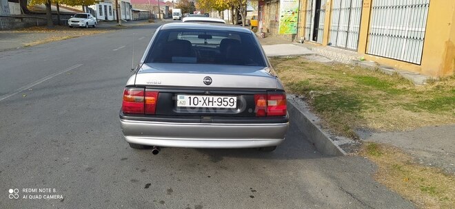 Opel Vectra 1994, 466,000 km - 2.0 l - Qax