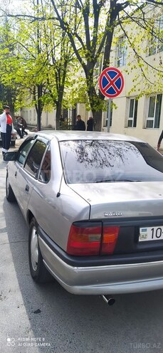 Opel Vectra 1994, 466,000 km - 2.0 l - Qax