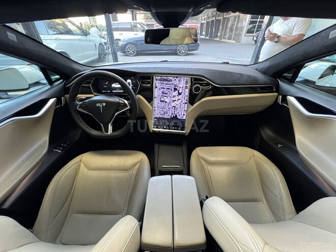 Tesla Model S-12