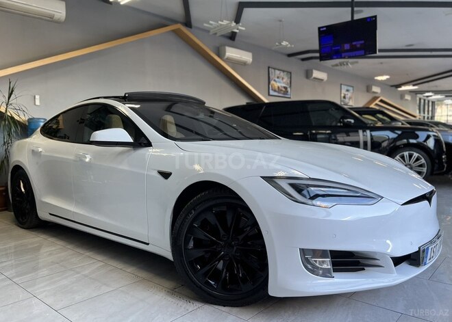 Tesla Model S-4