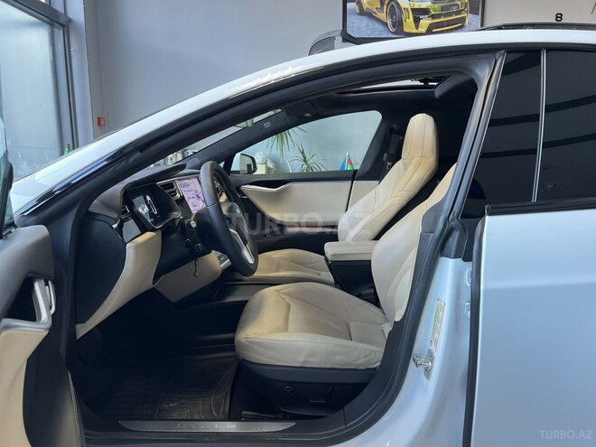 Tesla Model S-13