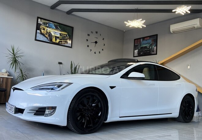 Tesla Model S-3
