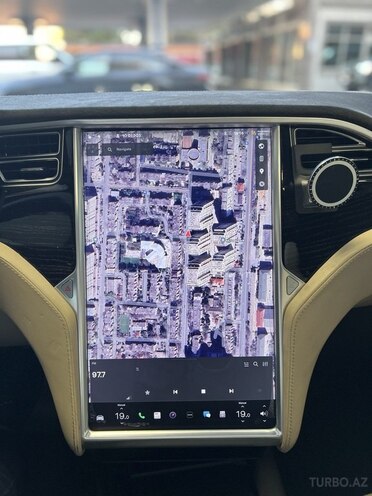 Tesla Model S-16