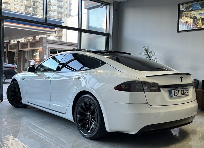 Tesla Model S-9