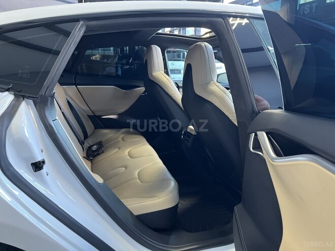Tesla Model S-11