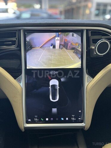 Tesla Model S-15