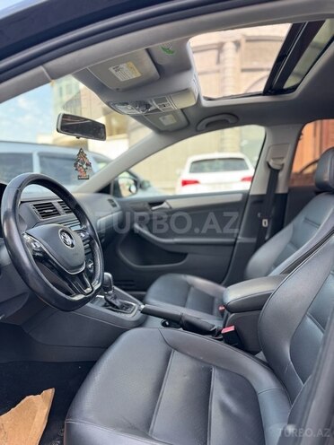 Volkswagen Jetta-10