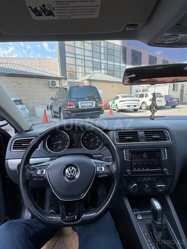Volkswagen Jetta-11