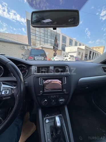 Volkswagen Jetta-13