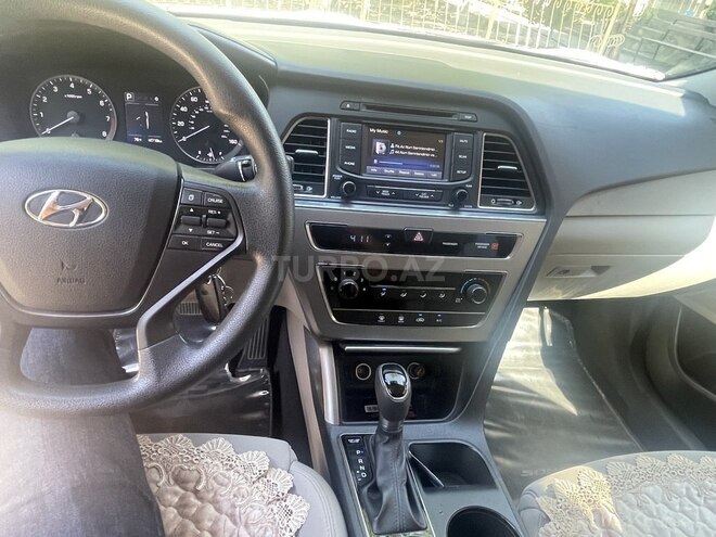 Hyundai Sonata-10