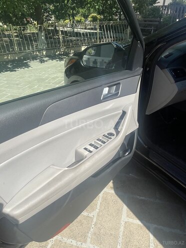 Hyundai Sonata-13