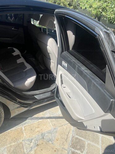 Hyundai Sonata-12