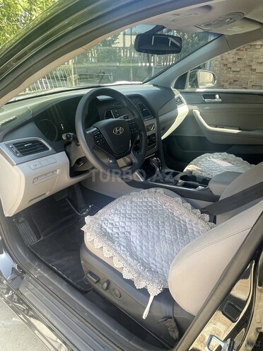 Hyundai Sonata-14