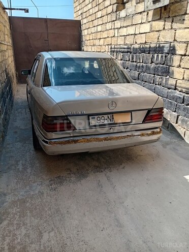 Mercedes E 200 d 1991, 167,180 km - 2.0 l - Bakı