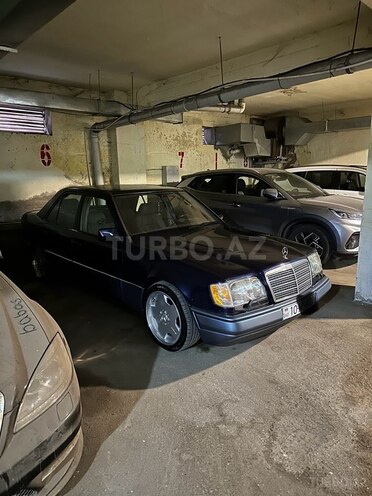 Mercedes E 220 1995, 332,000 km - 2.2 l - Bakı