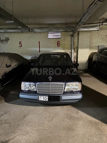 Mercedes E 220 1995, 332,000 km - 2.2 l - Bakı