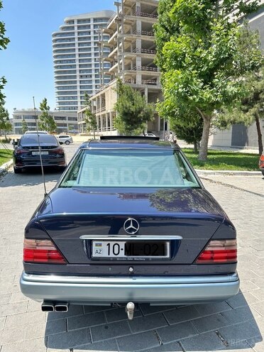 Mercedes E 220 1995, 332,000 km - 2.2 l - Bakı