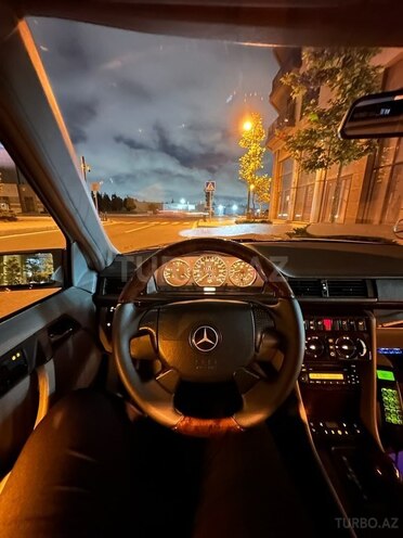 Mercedes E 220 1995, 332,000 km - 2.2 l - Bakı