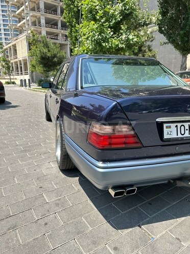 Mercedes E 220 1995, 332,000 km - 2.2 l - Bakı