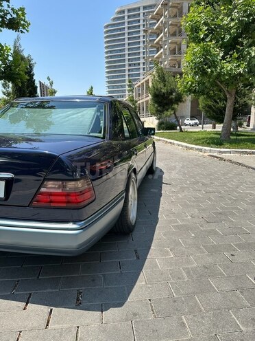Mercedes E 220 1995, 332,000 km - 2.2 l - Bakı