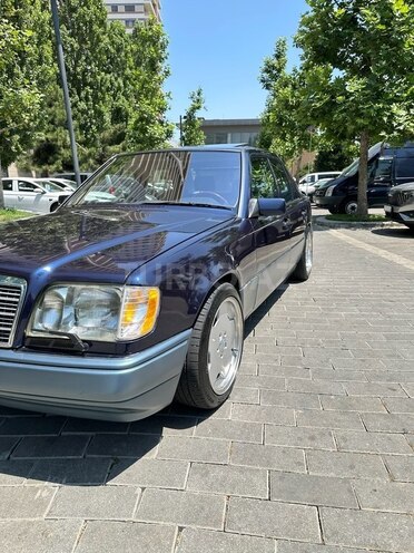 Mercedes E 220 1995, 332,000 km - 2.2 l - Bakı