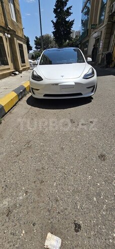 Tesla Model 3-6