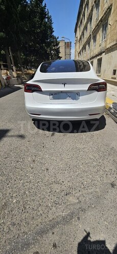 Tesla Model 3-7