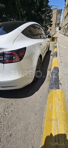 Tesla Model 3-8