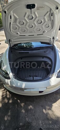 Tesla Model 3-10