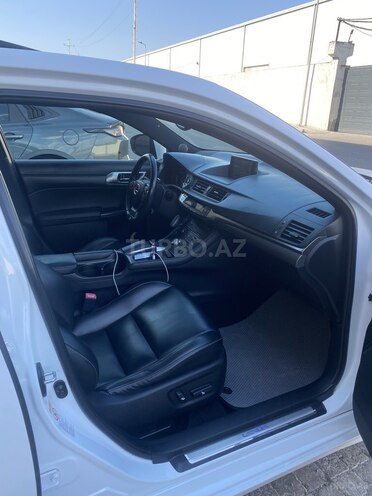 Lexus CT 200h-10