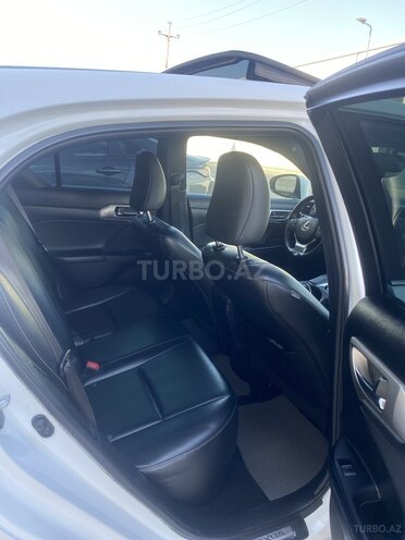 Lexus CT 200h-12