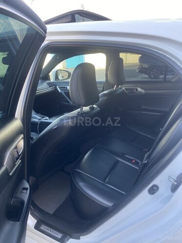 Lexus CT 200h-11