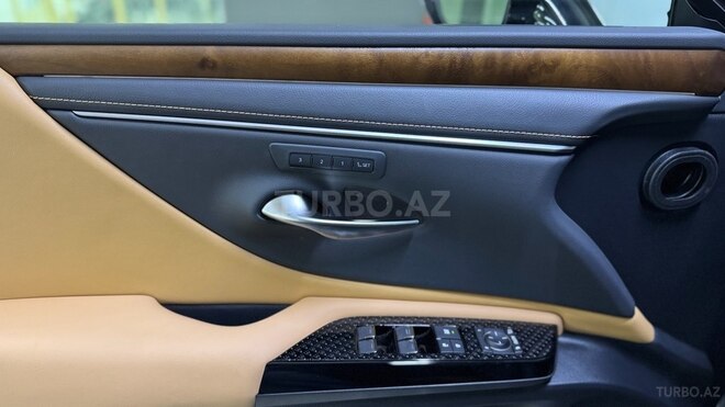 Lexus ES 300h-15