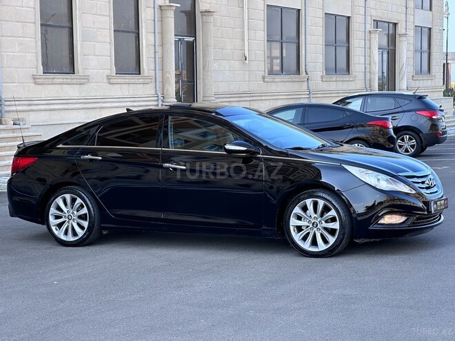 Hyundai Sonata-26