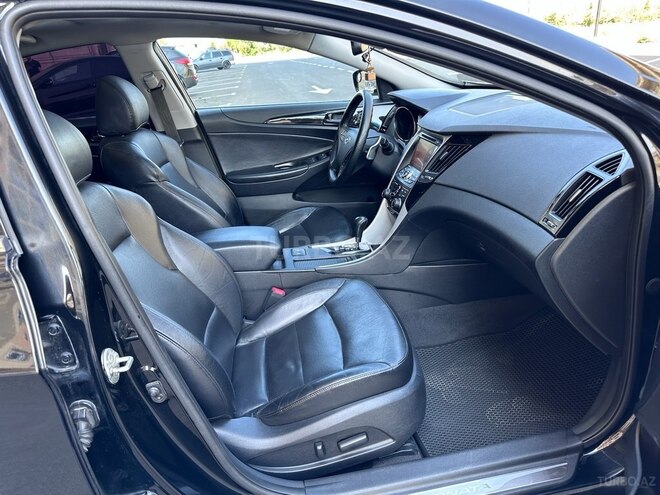 Hyundai Sonata-25