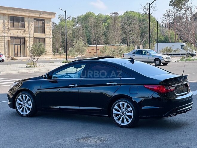 Hyundai Sonata-31