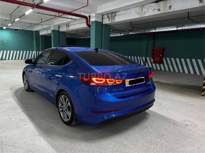 Hyundai Elantra-9