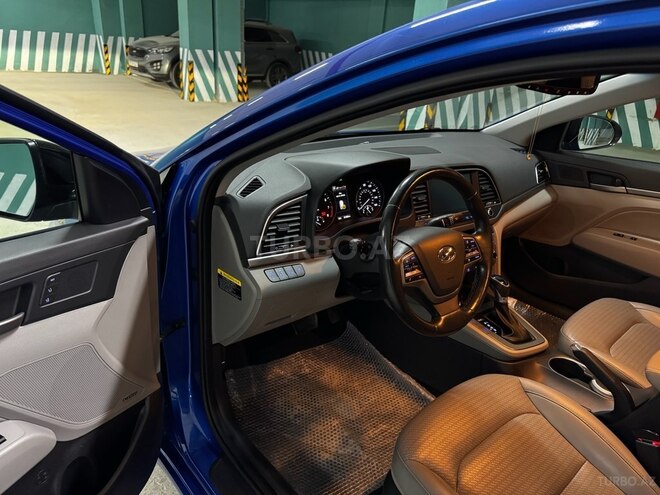 Hyundai Elantra-13