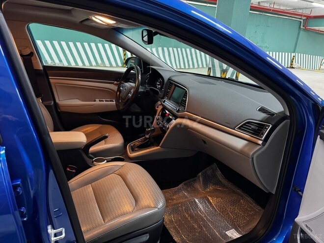Hyundai Elantra-14