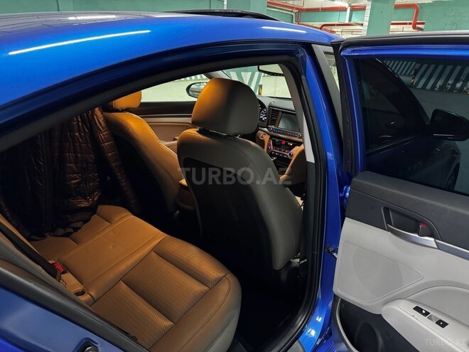 Hyundai Elantra-15