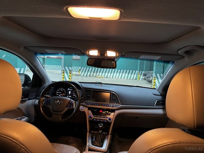 Hyundai Elantra-16