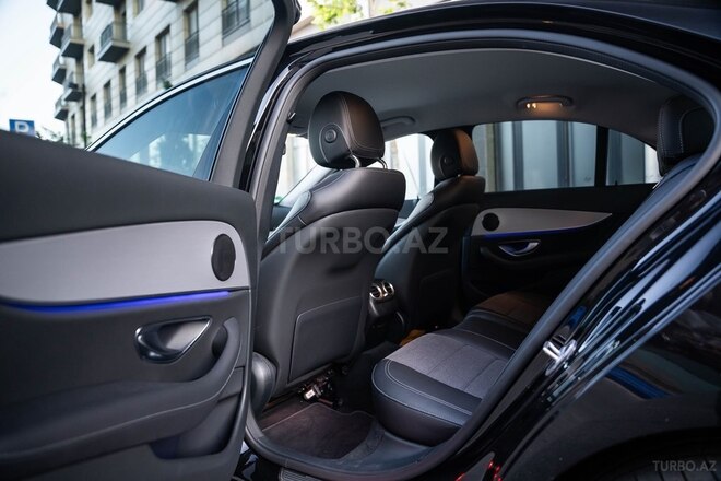Mercedes E 300-16